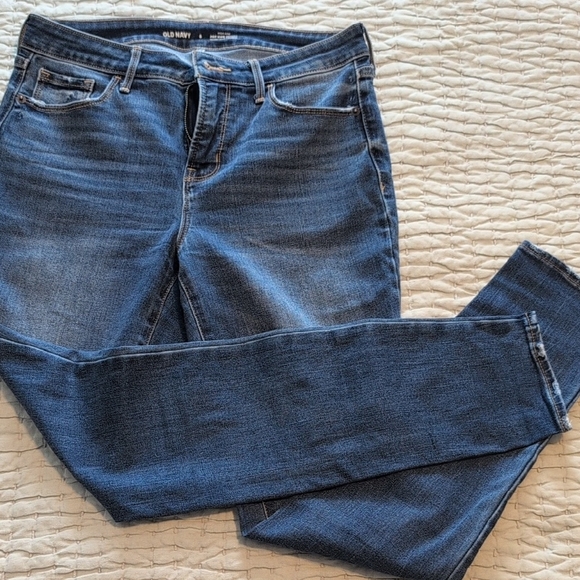 Old Navy Women's Skinny Jeans in Medium Blue - Picture 3 of 6